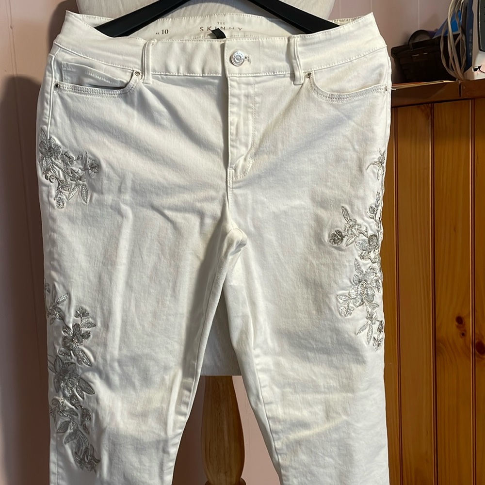 Whitehouse Blackmarket sz 10 “the skinny” crop pants